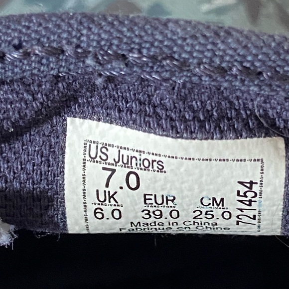 Used Boys Size 7 Shark Vans! Good condition! SLIP ON! - Picture 3 of 3